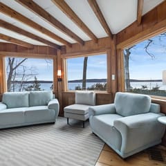 Sandy Point Cottage - Oceanfront!