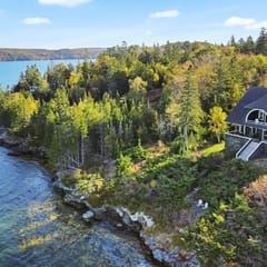 Ledgelawn · Ledgelawn – Stunning Waterfront Views!