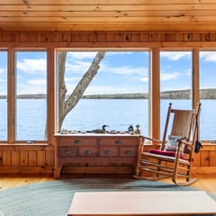 Tide's Edge Cottage · Tide's Edge-New Oceanfront!