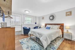 Seven Bells Cottage · Seven Bells Cottage- Close to Ocean!
