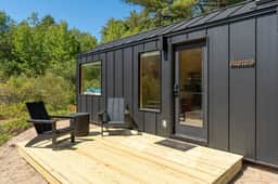 Aurora Nook · Aurora Nook-Cabin w/Shower & Queen Bed