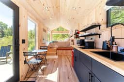 Aurora Nook · Aurora Nook-Cabin w/Shower & Queen Bed