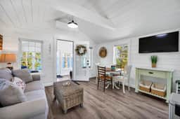 Beachcomber Cottage · Beachcomber Cottage-Oceanfront!