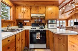 Tide's Edge Cottage · Tide's Edge-New Oceanfront!