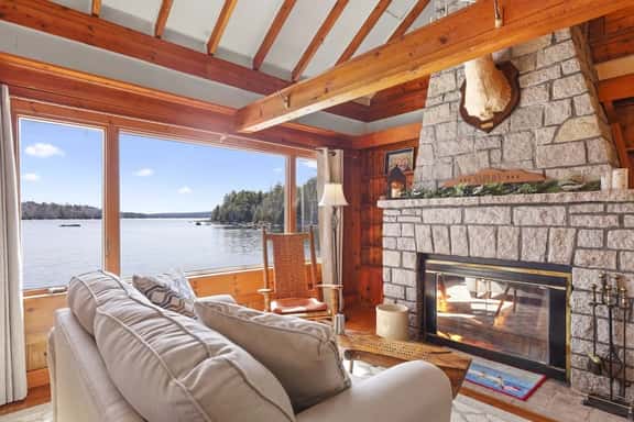 Lakeside Lodge · Lakeside Lodge! - Image 1