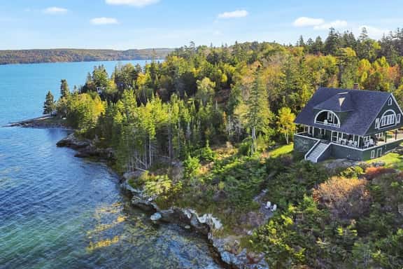 Ledgelawn · Ledgelawn – Stunning Waterfront Views! - Image 1