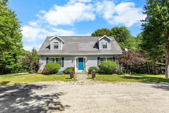 Hill View - NEW! Home in Blue Hill - Image 1