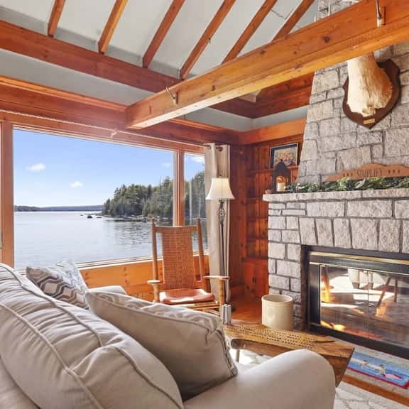 Lakeside Lodge · Lakeside Lodge! - Image 1
