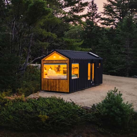 Aurora Nook · Aurora Nook-Cabin w/Shower & Queen Bed - Image 1