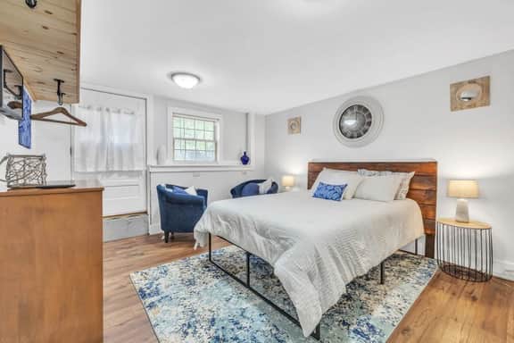 Seven Bells Cottage · Seven Bells Cottage- Close to Ocean!