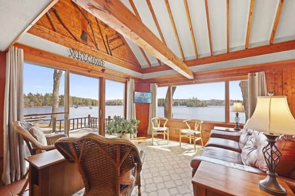 Lakeside Lodge · Lakeside Lodge!