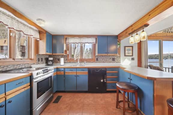 Lakeside Lodge · Lakeside Lodge!