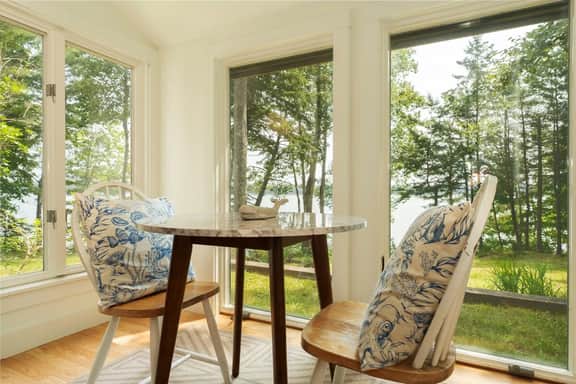 Tide's Rest · Tide's Rest-Oceanfront sleeps 6!