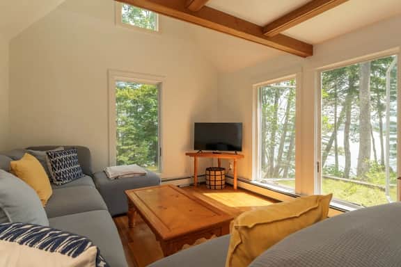 Tide's Rest · Tide's Rest-Oceanfront sleeps 6!