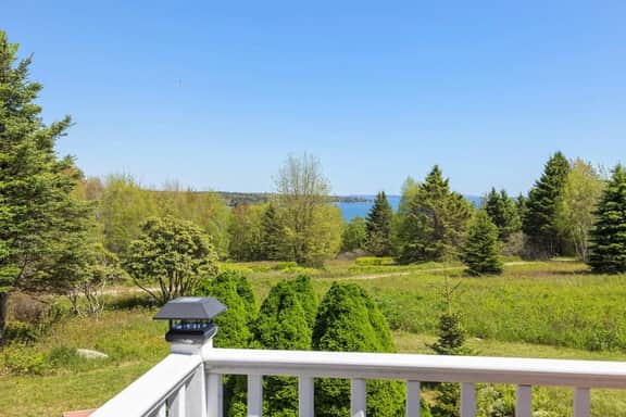 Seaview · Spectacular Ocean View/Whole-House AC/Firepit/Decks