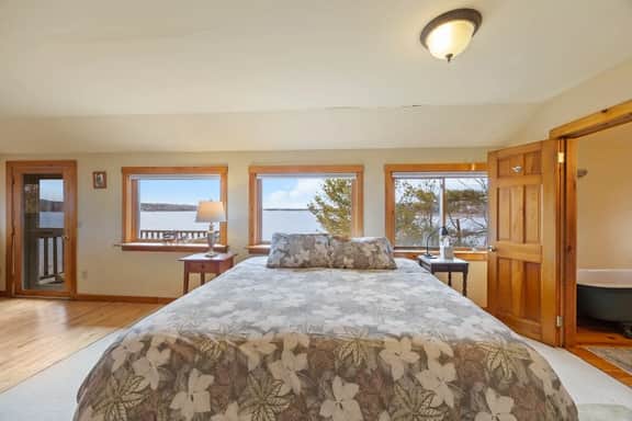 Berry Cove Cottage · Berry Cove Cottage-Oceanfront!