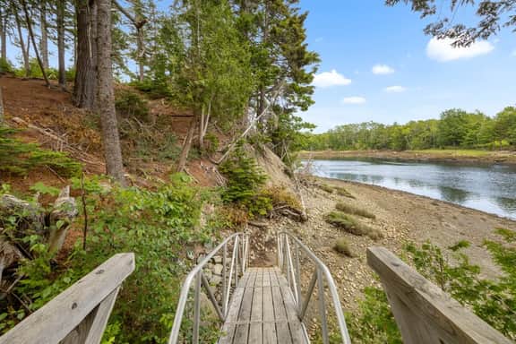Moon River Retreat - Riverfront!