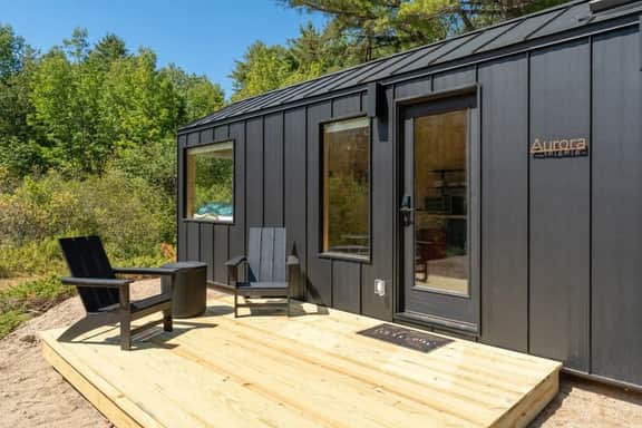 Aurora Nook · Aurora Nook-Cabin w/Shower & Queen Bed
