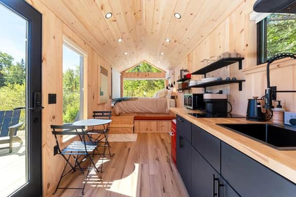 Aurora Nook · Aurora Nook-Cabin w/Shower & Queen Bed