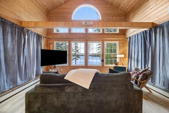 Birch Heights Bliss! New! Waterfront!
