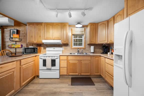 Birch Heights Bliss! New! Waterfront!