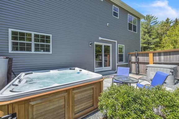 Inner Island Retreat · Beautiful Bar Harbor Home! New! - Image 3