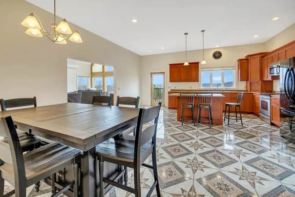 Grandview Luxury · Grand viewLuxury: 4BD Game Room & Sauna!