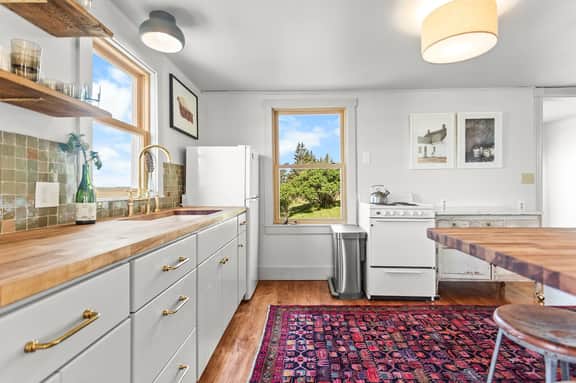 Island View Cottage - NEW! Waterfront Home in LDI