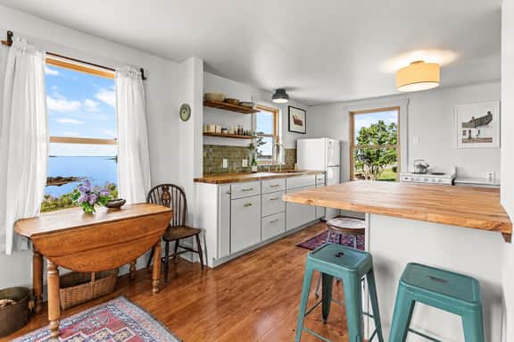 Island View Cottage - NEW! Waterfront Home in LDI