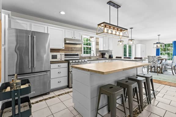 Hill View - NEW! Home in Blue Hill - Image 2