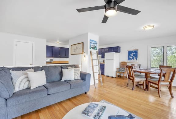 Seven Bells Cottage · Seven Bells Cottage- Close to Ocean!