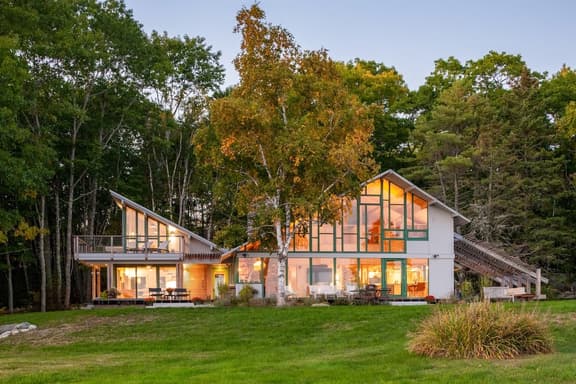 Starr House · Oak Point Bluff! Oceanfront!