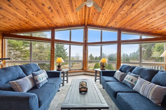 Seaview · Spectacular Ocean View/Whole-House AC/Firepit/Decks
