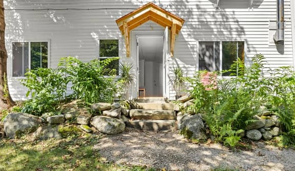 Summit Sanctuary – Minutes to Downtown Blue Hill!