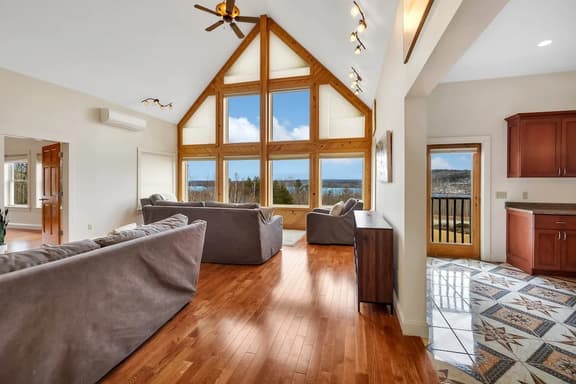 Grandview Luxury · Grand viewLuxury: 4BD Game Room & Sauna!