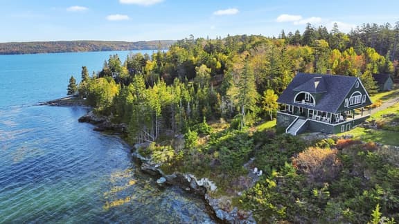 Ledgelawn · Ledgelawn – Stunning Waterfront Views!