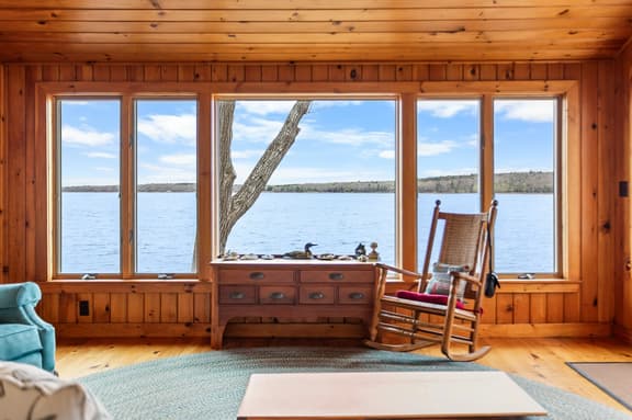 Tide's Edge Cottage · Tide's Edge-New Oceanfront!