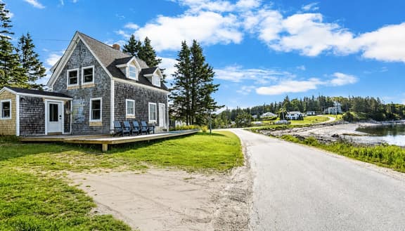 Island View Cottage - NEW! Waterfront Home in LDI